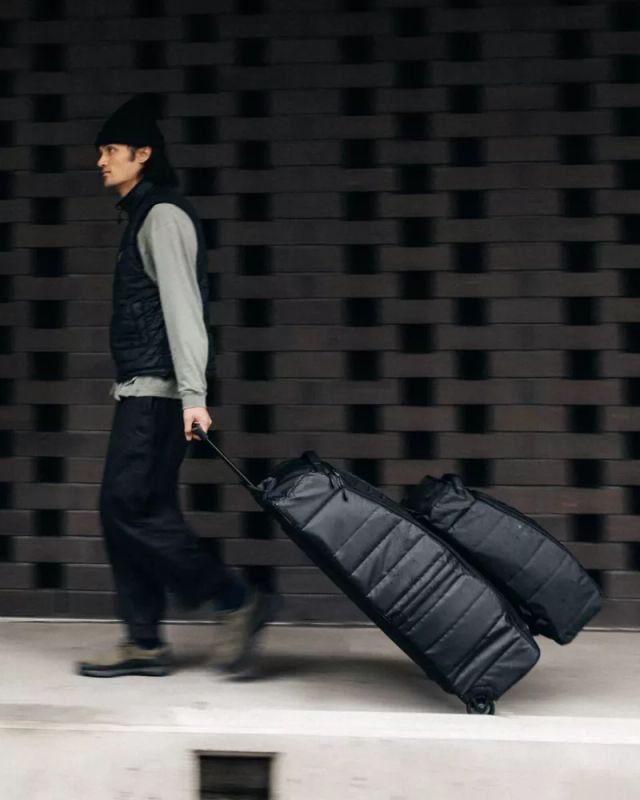 DB HUGGER ROLLER BAG 90L BLACK OUT