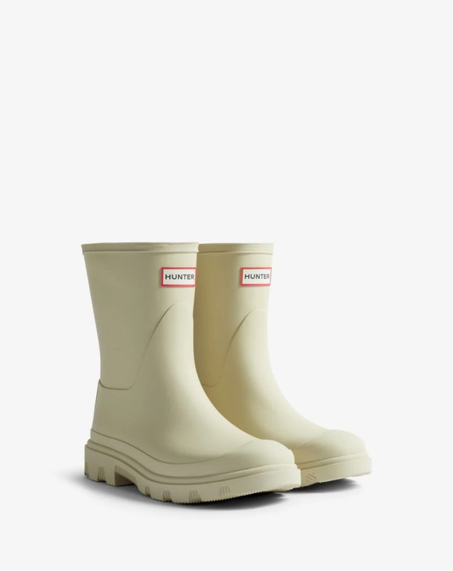 HUNTER UNISEX DOWNPOUR SHORT BOOT GRAVEL / BEIGE